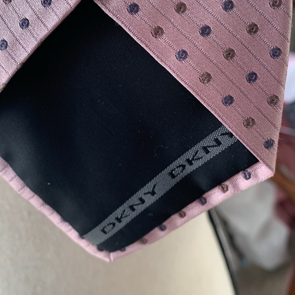 DKNY 100% Silk Tie Made in USA EUC 59" Long - Picture 5 of 7